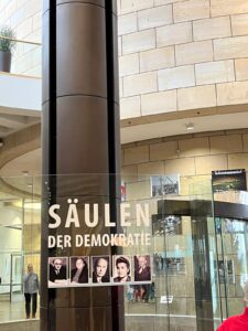 Säulen der Demokratie im Landtag von Nordrhein-Westfalen